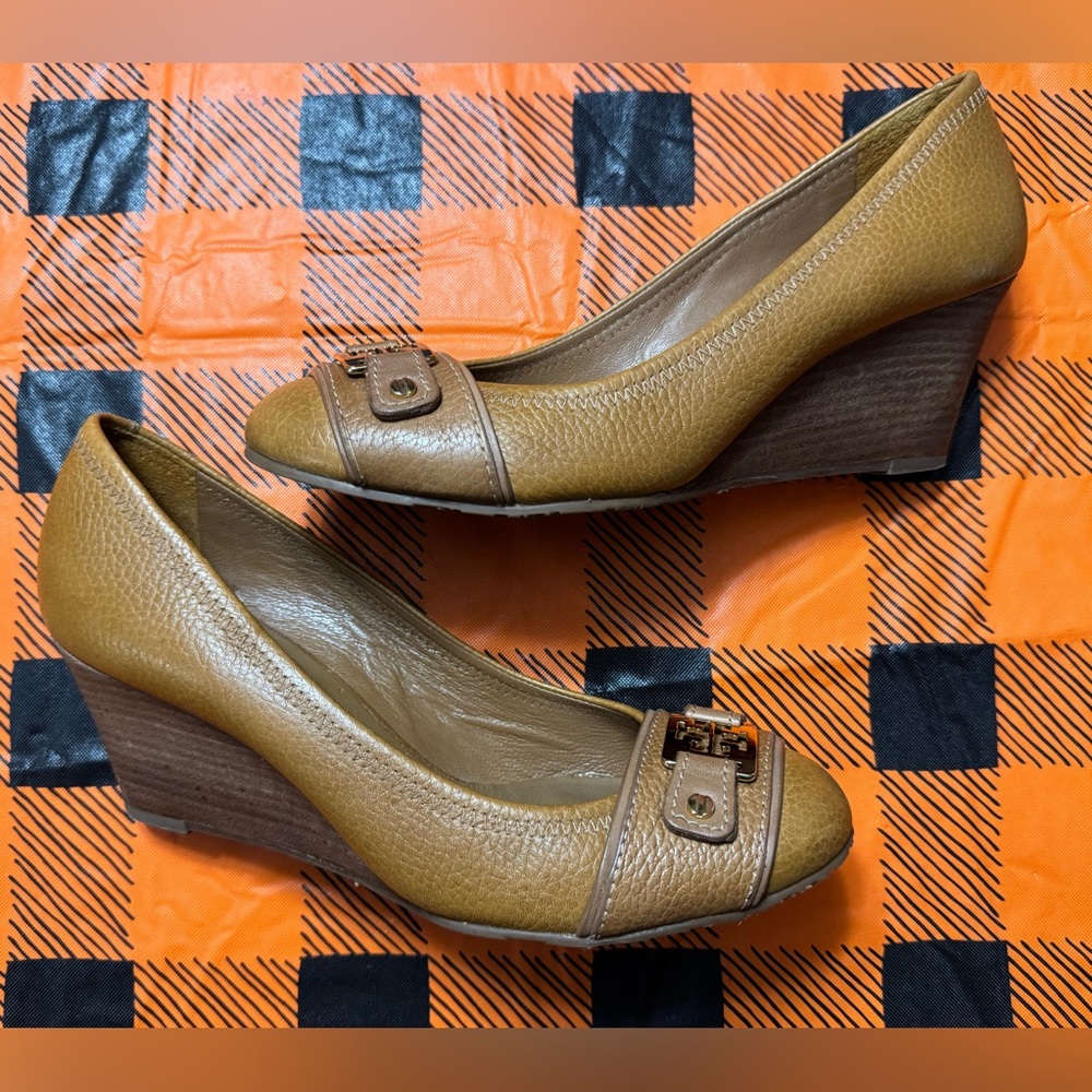 Tory Burch Round Toe Leather Wedges, Size 7.5, No Box